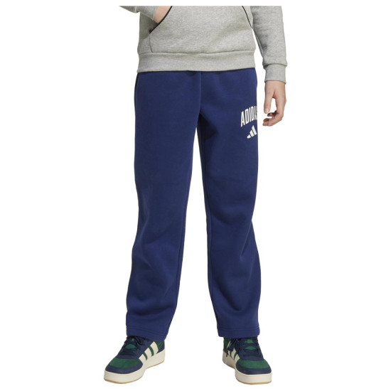 Adidas Παιδικό παντελόνι φόρμας Seasonals Essentials Collegiate Typography Fleece Pants Adidas Παιδικό παντελόνι φόρμας Seasonals Essentials Collegiate Typography Fleece Pants